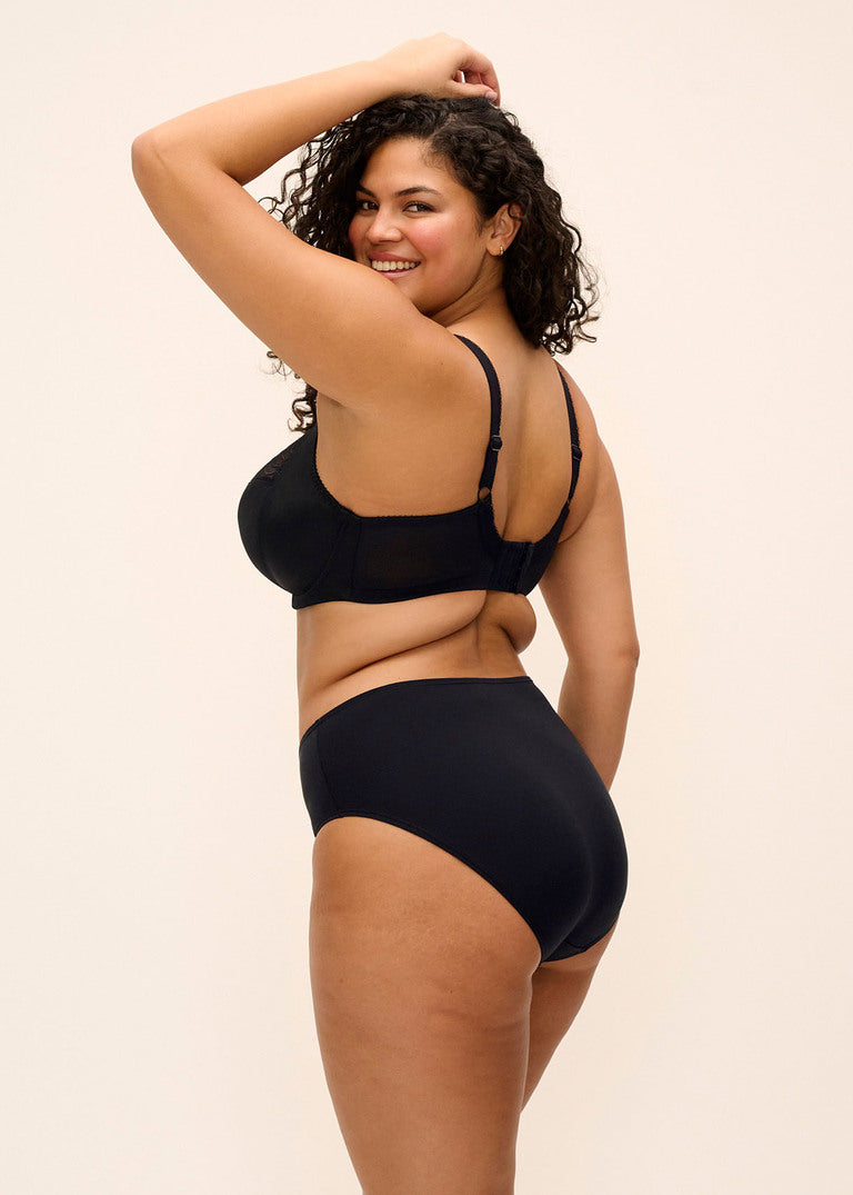 curvy woman wearing a big cup bra in black with stretch lace