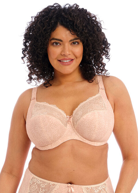 curvy woman wearing a big cup bra in soft pink with subtile leaves print and stretch lace
