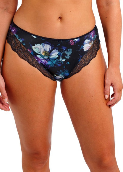 woman wearing a brief in midnight blue color with flowerprint and stretch lace