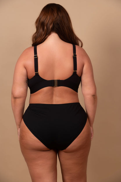 The Class Full Bikini Top black full coverage, V-cut, adjustable straps, supportive for larger cup sizes up to G/H, buckle back closure, fully lined